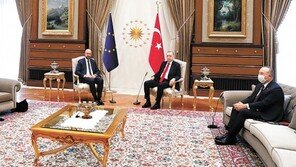 “터키의 소파 푸대접, 여자라서 당한일… 상처 받았다” 