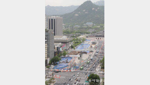 吳 “광화문광장 공사 계속… 월대 복원” 