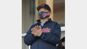 6년 만에 야구장 찾은 신동빈…정용진 “내 도발에 등판”