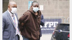 깡통 줍던 중국계 마구 짓밟고…“내가 맞았다”는 흑인 노숙자