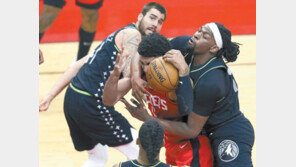 밀워키 “홈구장 관중께 화이자 백신 놔드립니다”