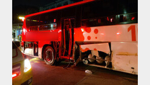 부산 백양터널서 급행버스 가드레일 충돌…23명 병원 이송