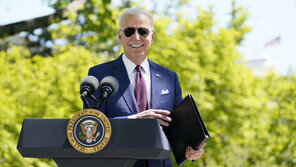 백악관 “인도에 AZ백신 2000만회분 생산자재 긴급 지원…29일부터 도착”