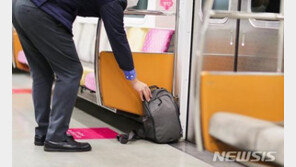 지하철 환승하다 3500만원 든 돈가방 ‘깜빡’…30분만에 찾았다