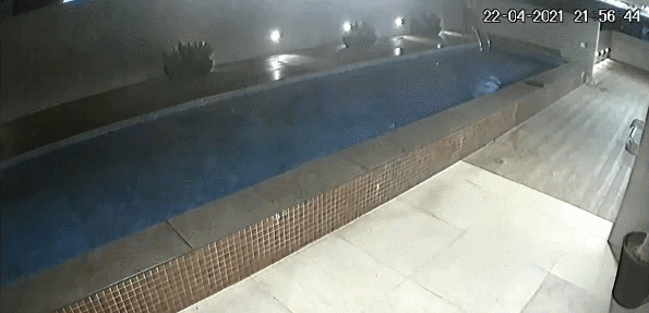 23m 수영장 바닥이 통째로 ‘쿵!’ 아래층으로 내려앉아…(영상)