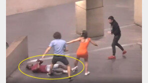 키스하는 커플 건드렸다가 반격에 기억상실…法 “정당방위”