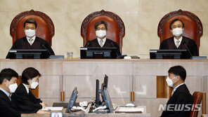 남의 땅에 쓴 조상묘…전합 “분묘권 있어도 사용료 내야”