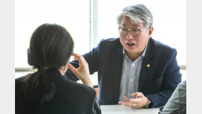 조응천 “2000명 문자폭탄에 70만 목소리 묻혀”…윤건영 “감당해야”