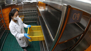 채혈실도, 혈액 냉장실도 ‘텅’ 비었다… “헌혈 SOS”