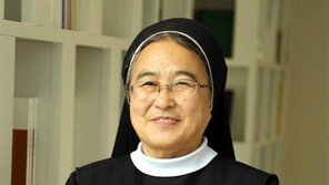 “金추기경님이 장미꽃이라면, 鄭추기경님은 안개꽃”