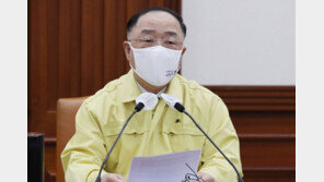홍남기 “현행 거리두기-5인 모임 금지 3주 연장”