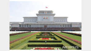 김정은, 김일성·김정일 지우기 본격화… 北 ‘김정은 우상화’ 강화