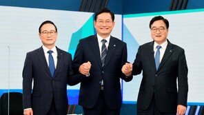 ‘문자폭탄’ 옥신각신…홍영표 “당 살아있단 뜻” 송영길 “행태 바꿔야”