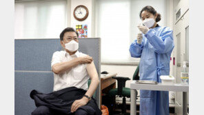 文대통령 주사기 바꿔치기 의혹 없앤 ‘트레이’ [청계천 옆 사진관]