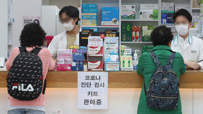 ‘코로나 진단키트’ 써보니…“면봉채취 15분만 결과 뚝딱”