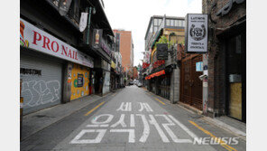 거리두기 3주 연장…“이미 무용지물” vs “현재로선 최선”