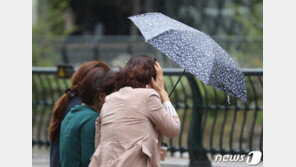 [날씨]전국 최대 60㎜ 비…강풍 불어 낮에도 쌀쌀