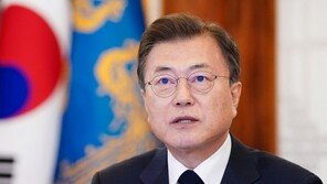 文대통령 “코로나가 노동개혁 미룰 수 없어”…노동절 메시지