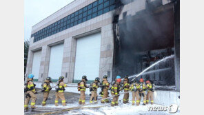 남대전변전소 폭발음과 함께 화재…4시간만에 완진