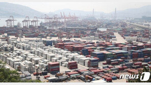 4월 수출 10년 만에 최대 상승…15개 주력품목 모두 ‘플러스’