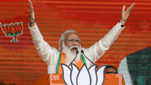 인도, 신규 확진 40만명 넘어…전 세계 최초