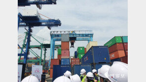  컨테이너 나르는데 기사가 없네…5G 크레인 항만