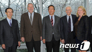 美 북핵 전문가 헤커 “北 핵무기 45개 보유 했을 수도”