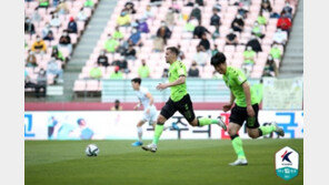 ‘일류첸코 동점골’ 전북, 제주와 비기며 불안한 선두