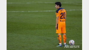 ‘이강인 2경기 연속 결장’ 발렌시아, 바르사에 2-3 역전패