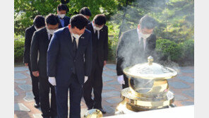 현충원 찾은 송영길, DJ·YS·박정희·이승만 모두 참배