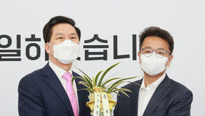 이철희 만난 김기현 “부동산 여야정 협의체 구성하자” 제안