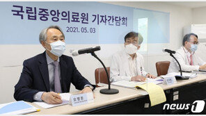 “코로나 집단면역 어려워…독감처럼 함께 살아야”