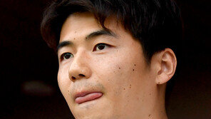 기성용, 코로나19 검사 직후 경찰소환…방역지침 어겼다