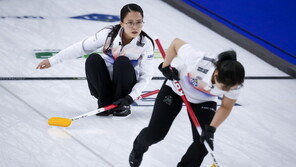 팀 킴, 컬링 세계선수권에서 캐나다에 패배…2승5패
