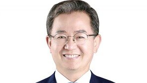 與대변인 “백신 부작용? 소화제 먹고 죽기도…車사고 확률보다 낮다”