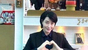 김혜수, 커피차 선물은 누가 보냈나…“감사” 손하트