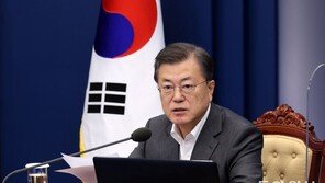 文 모욕죄 고소 취하에…청년 “의혹에 답 듣고자 했을 뿐”