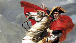 5일 나폴레옹 사망 200돌… 마크롱 기념식 참석 논란 