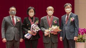 자랑스러운 고대인상 연만희-김상희씨… 고려대 개교 116주년 기념식 열어