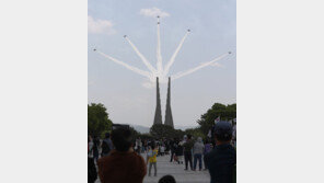 블랙이글스 ‘어린이날 축하 비행’