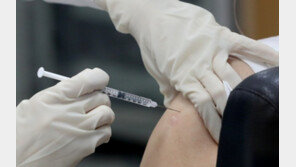 이상 증세 없었는데…50대 의사, AZ 맞고 이틀만에 사망