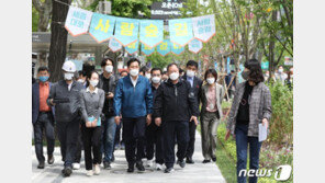 시민들과 어울린 오세훈…2분마다 한번 “안녕하세요” 스킨십