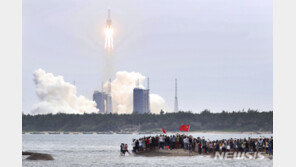 中매체 “로켓 잔해 공해에 추락…美, 위험 과대조장”