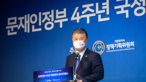 文대통령 강조 ‘낮은 자세’ 거리감…4년 정책 성과 홍보 일색