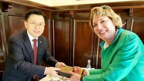 ‘美대표 진보’ 숄티 만난 황교안 “진짜 인권은 편식 안해…文 진심 묻더라”