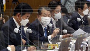 與 초선, 김부겸 청문회서 野와 언쟁…“예의 없어” “시비거나”