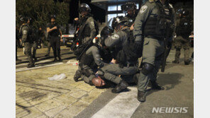 피의 라마단…예루살렘서 경찰·팔레스타인 충돌로 220여명 부상