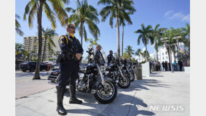 美 플로리다쇼핑몰 총격사건…3명 부상, 쇼핑객들 대피
