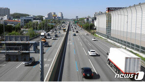 맑은 날씨에 전국 고속도로 ‘혼잡’…442만대 이용 전망