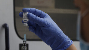 한국 계약한 노바백스 백신 공급 늦어질 듯…주가 9% 급락
